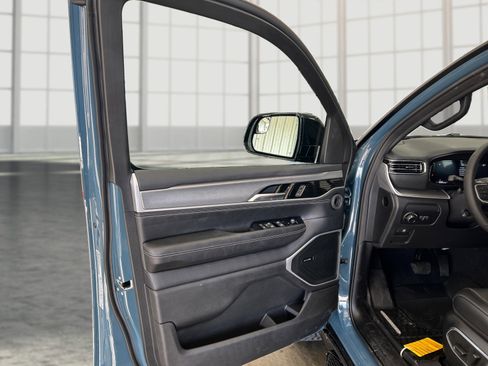 New 2026 Jeep Grand Wagoneer 4WD image 19