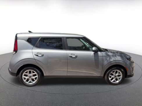 Used 2025 Kia Soul LX w/ LX Technology Package FWD image 16