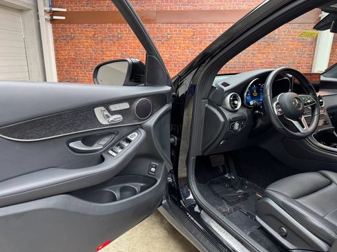 Used 2021 Mercedes-Benz GLC 300 4MATIC image 9