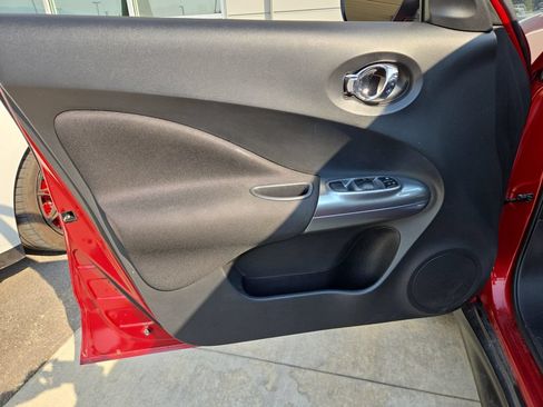 Used 2011 Nissan Juke SV AWD/4WD image 12