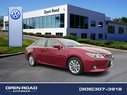 Used 2013 Lexus ES 300h image 1
