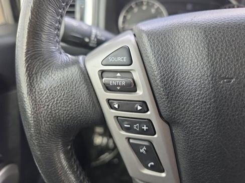Used 2020 Nissan Titan SV w/ SV Convenience Package image 11