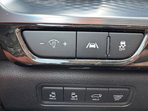 Used 2023 Kia Carnival SX Prestige image 19