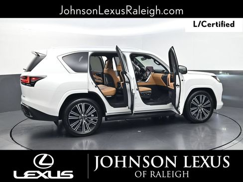 Certified 2024 Lexus LX 600 4WD w/ Luxury Package image 32