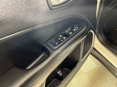 Used 2019 Jeep Compass Altitude image 13