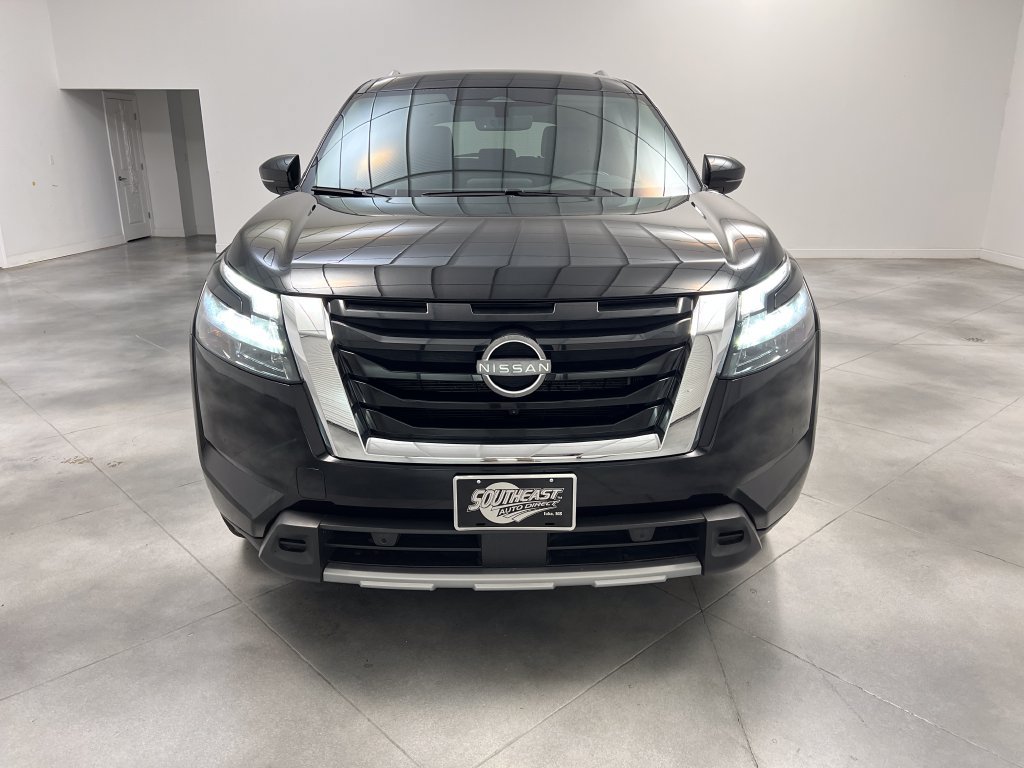 Used 2025 Nissan Pathfinder SL AWD/4WD image 3