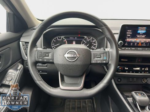 Used 2025 Nissan Rogue SV AWD/4WD image 16