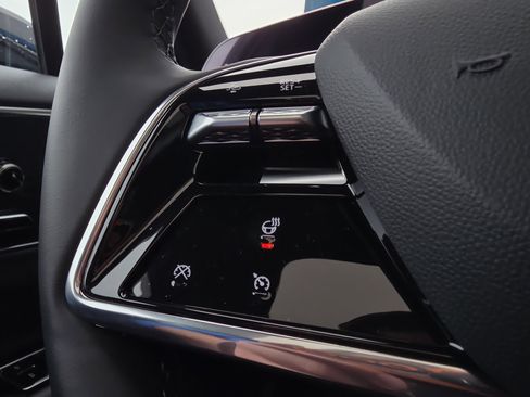 Used 2025 Cadillac Lyriq Sport image 21