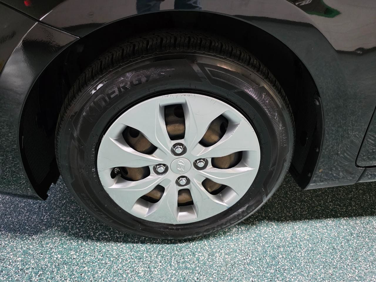 Used 2017 Hyundai Accent SE FWD image 12