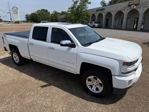 Used 2017 Chevrolet Silverado 1500 LTZ Z71 w/ LTZ Plus Package AWD/4WD image 3
