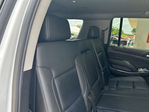 Used 2019 Chevrolet Suburban LT RWD image 28