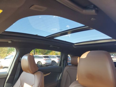 Certified 2022 Lincoln Nautilus Reserve w/ Equipment Group 201A image 11