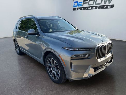Used 2024 BMW X7 xDrive40i AWD/4WD image 11