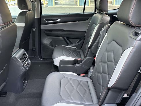New 2026 Volkswagen Atlas Peak Edition image 13
