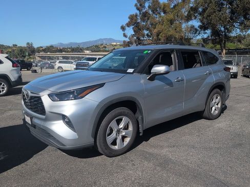 Certified 2022 Toyota Highlander LE image 7