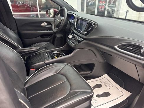 Used 2022 Chrysler Pacifica Limited w/ S Appearance Package image 22