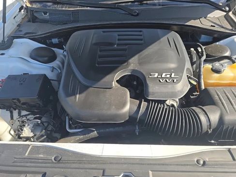 Used 2019 Chrysler 300 Limited AWD/4WD image 10