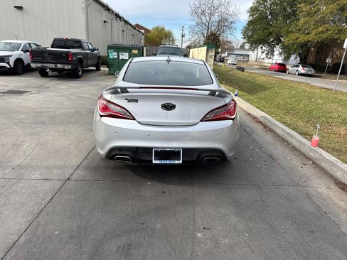 Used 2016 Hyundai Genesis Coupe 3.8 image 10