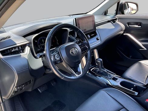Used 2024 Toyota Corolla Cross XLE FWD image 17