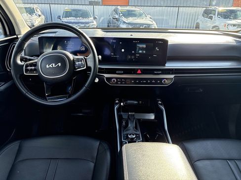 Used 2025 Kia Sorento S image 10