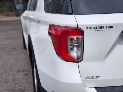 Certified 2022 Ford Explorer XLT w/ Equipment Group 202A AWD/4WD image 9