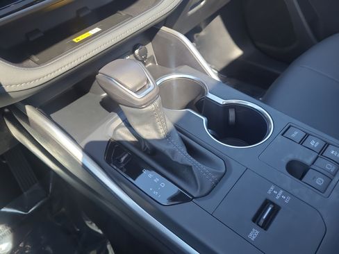 Certified 2025 Toyota Highlander XLE image 21