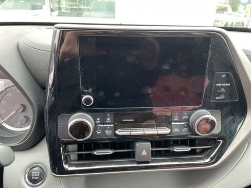 Used 2023 Toyota Highlander LE image 16