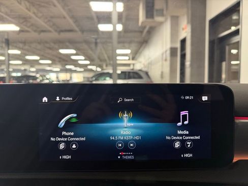 Used 2022 Mercedes-Benz A 220 4MATIC w/ AMG Line image 12