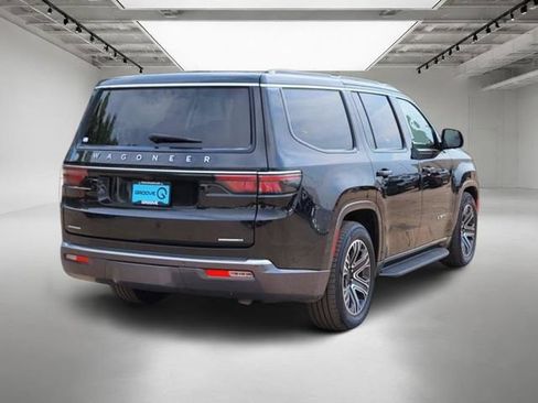 Used 2022 Jeep Wagoneer Series III AWD/4WD image 5