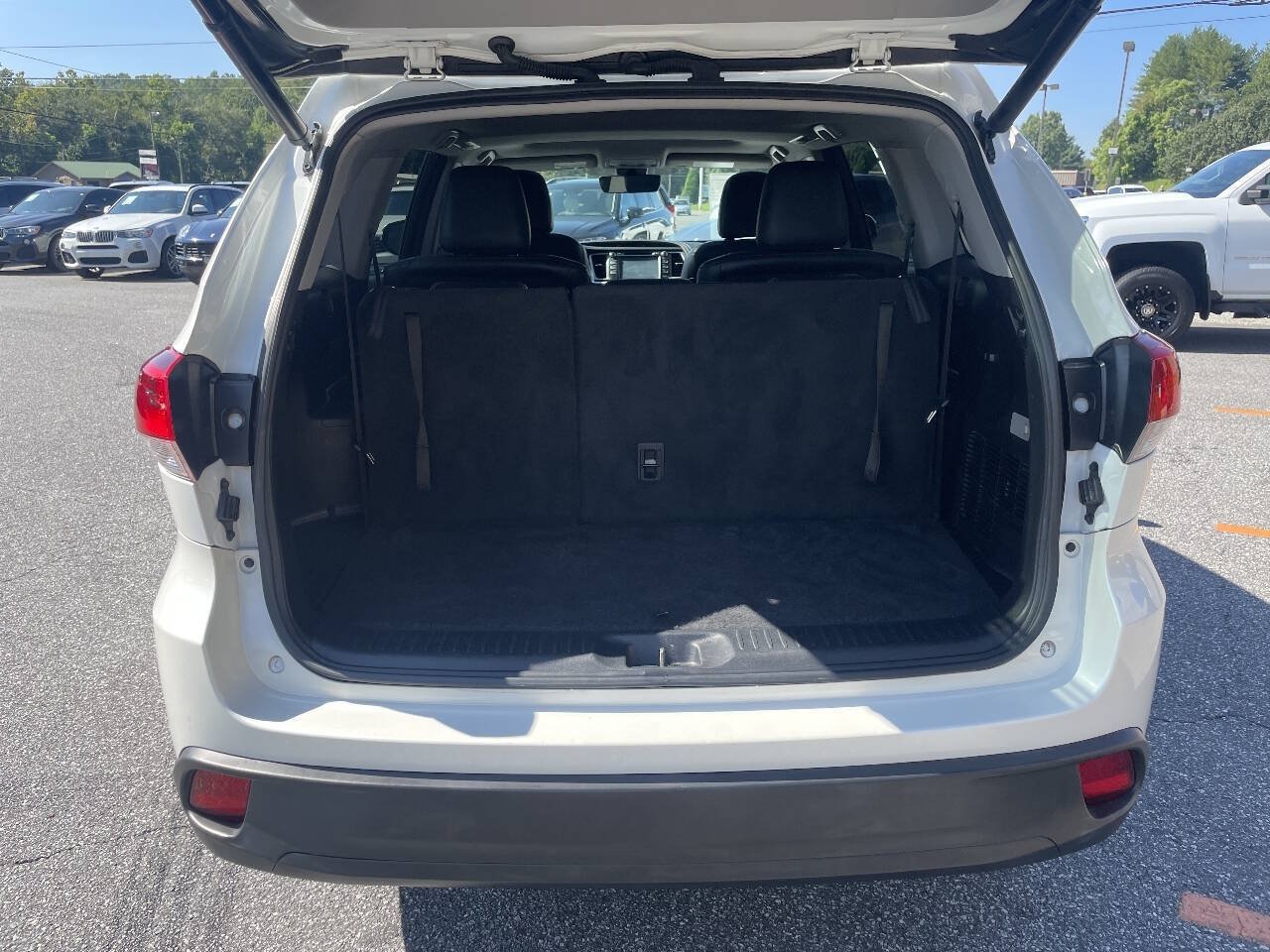 Used 2017 Toyota Highlander XLE FWD image 19