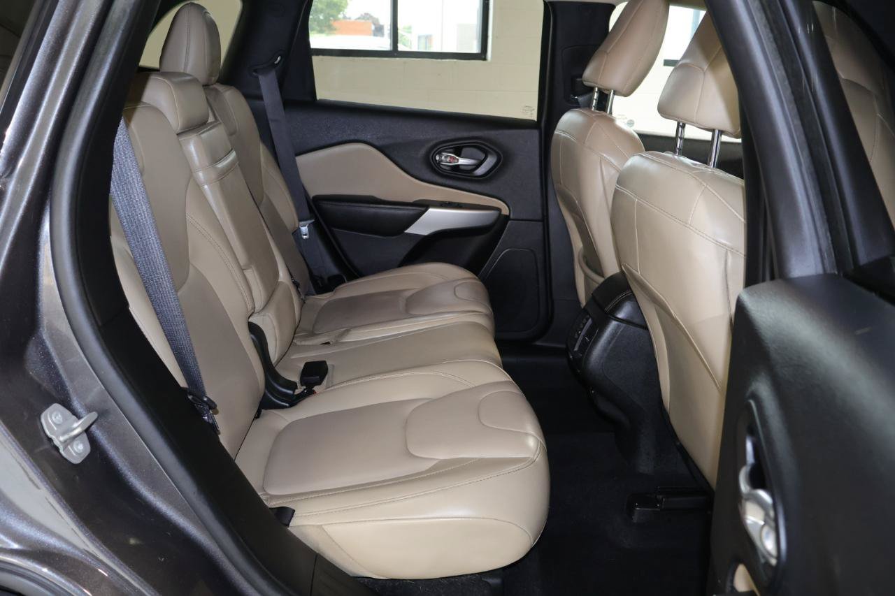 Used 2018 Jeep Cherokee Limited AWD/4WD image 24