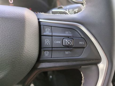 Used 2025 Jeep Grand Cherokee Altitude image 24