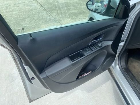 Used 2014 Chevrolet Cruze LT FWD image 19