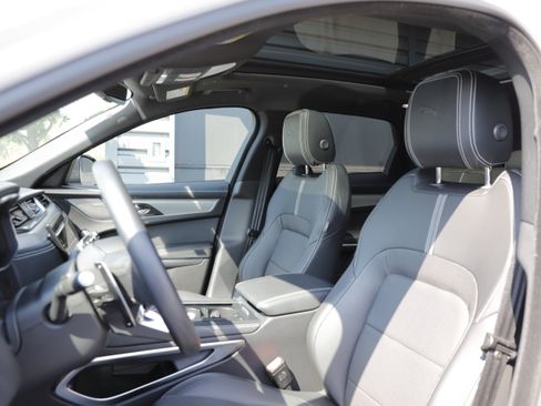 Certified 2025 Jaguar F-PACE R-Dynamic S AWD/4WD image 16