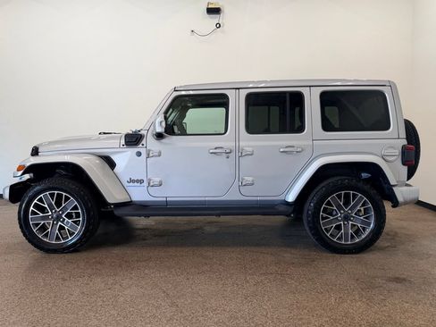 Used 2024 Jeep Wrangler High Altitude AWD/4WD image 2