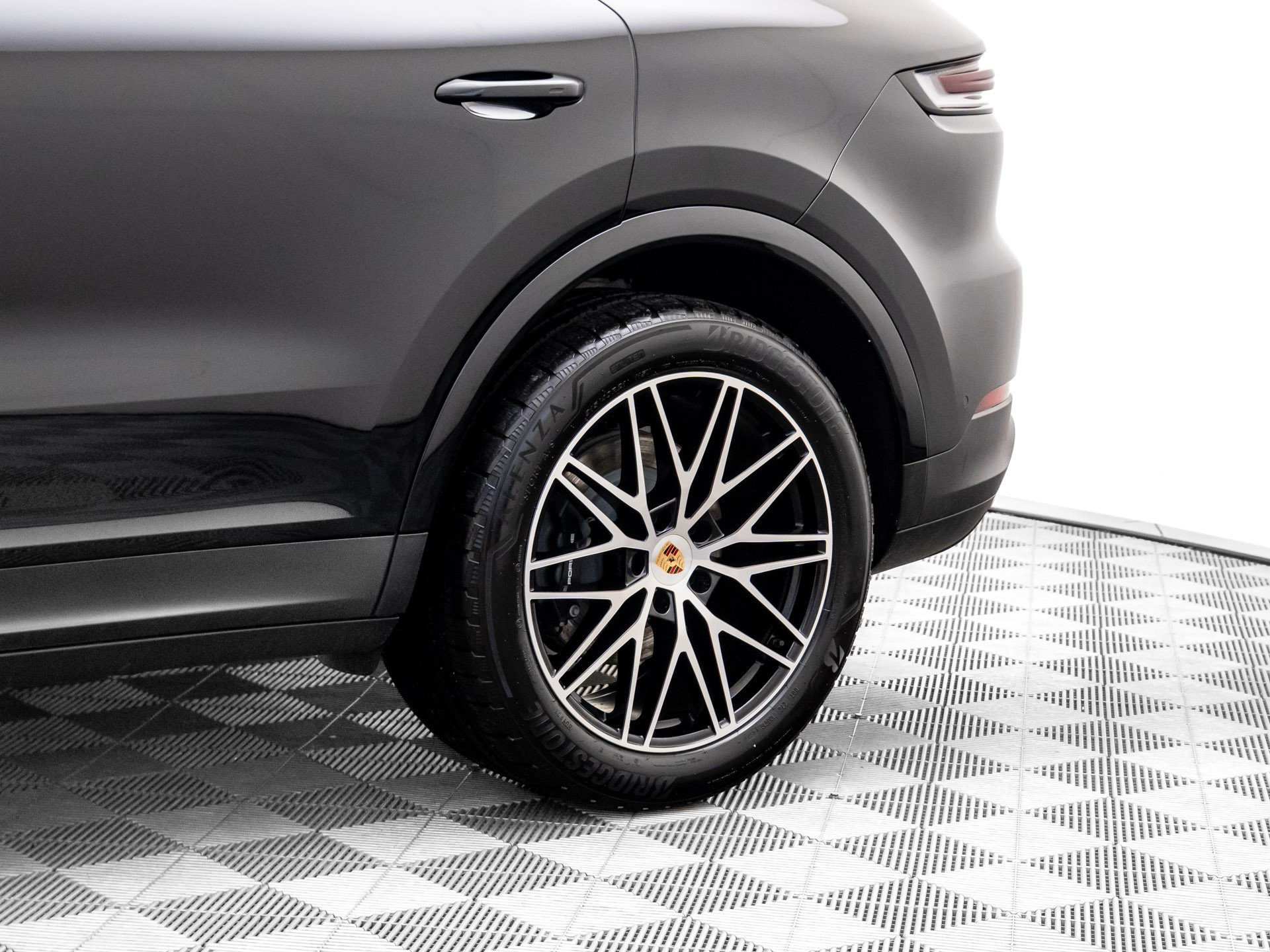Certified 2026 Porsche Cayenne AWD/4WD image 37