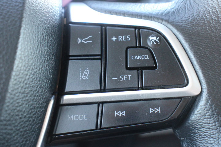 Used 2022 Toyota Sienna XLE FWD image 25