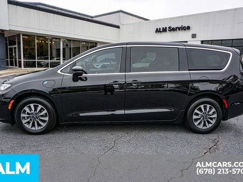 Used 2024 Chrysler Pacifica Select image 7