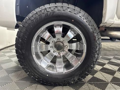 Used 2006 GMC Sierra 2500 SLE w/ Heavy-Duty Power Package AWD/4WD image 10