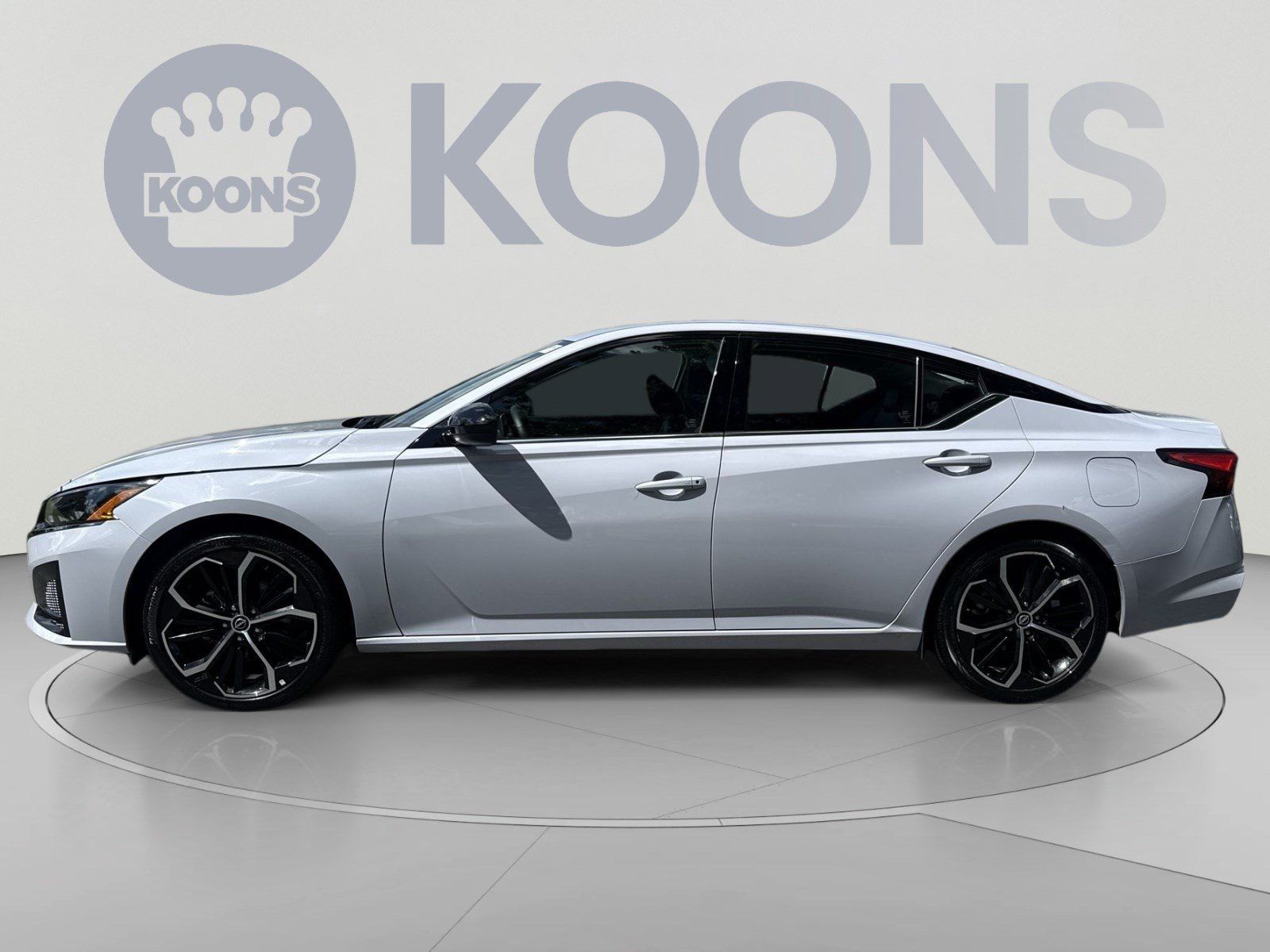 Used 2024 Nissan Altima 2.5 SR FWD image 2