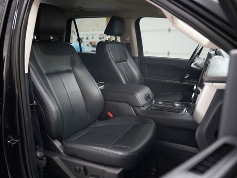 Used 2023 Ford Expedition XLT AWD/4WD image 30