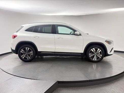Used 2025 Mercedes-Benz GLA 250 4MATIC w/ Winter Package image 9