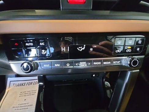Used 2024 Kia Seltos SX w/ SX Sunroof Package AWD/4WD image 17