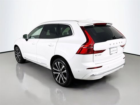 Used 2023 Volvo XC60 B6 Ultimate w/ Climate Package image 3