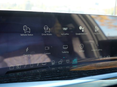 New 2026 Cadillac Escalade IQ Luxury 1 w/ LPO, Floor Liner Package image 18