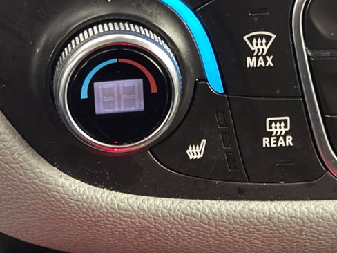 Used 2022 Chevrolet Equinox LT image 42