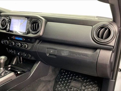 Used 2021 Toyota Tacoma TRD Sport image 16