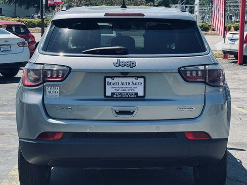 Used 2019 Jeep Compass Latitude w/ Cold Weather Group AWD/4WD image 9