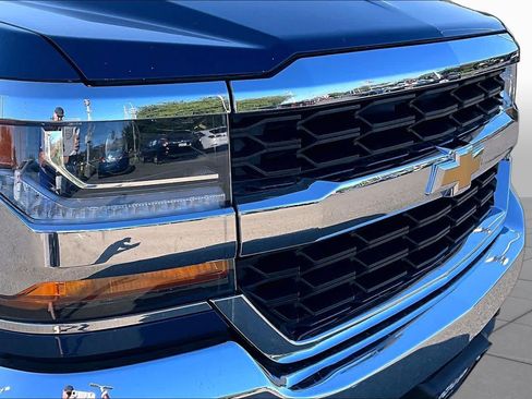 Used 2018 Chevrolet Silverado 1500 LT w/ All Star Edition AWD/4WD image 29