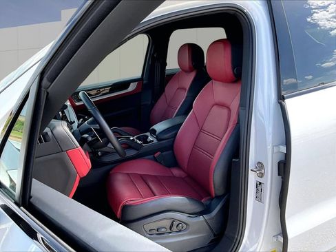 Certified 2025 Porsche Cayenne S AWD/4WD image 5